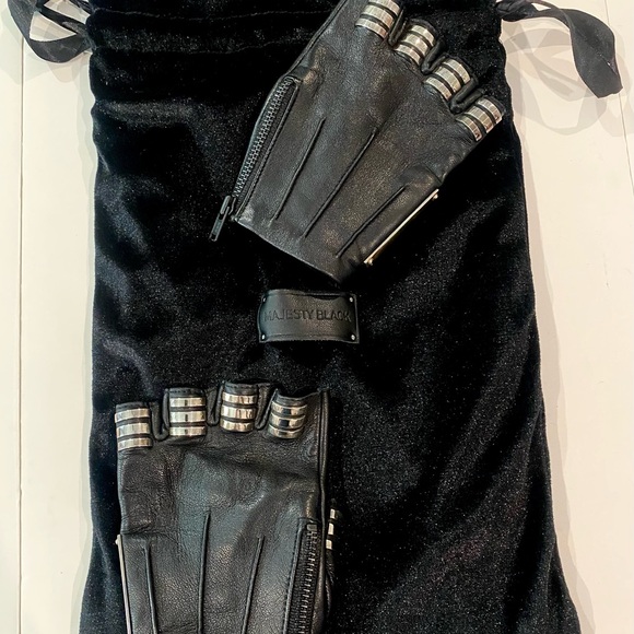 majesty black Accessories - MAGESTY BLACK Leather Gloves with Silver Details